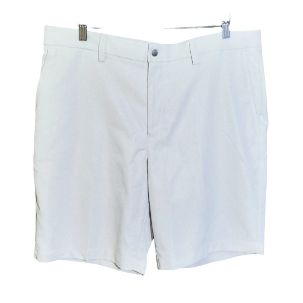 Callaway Mens Cream Flat Front Slant and Back Pockets Golf Shorts Size 38